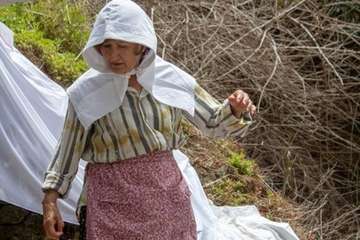 Las lavanderas, motivo de El Roque Azucarero para felicitar por el Día de Canarias/Yure Dial Fotografía.